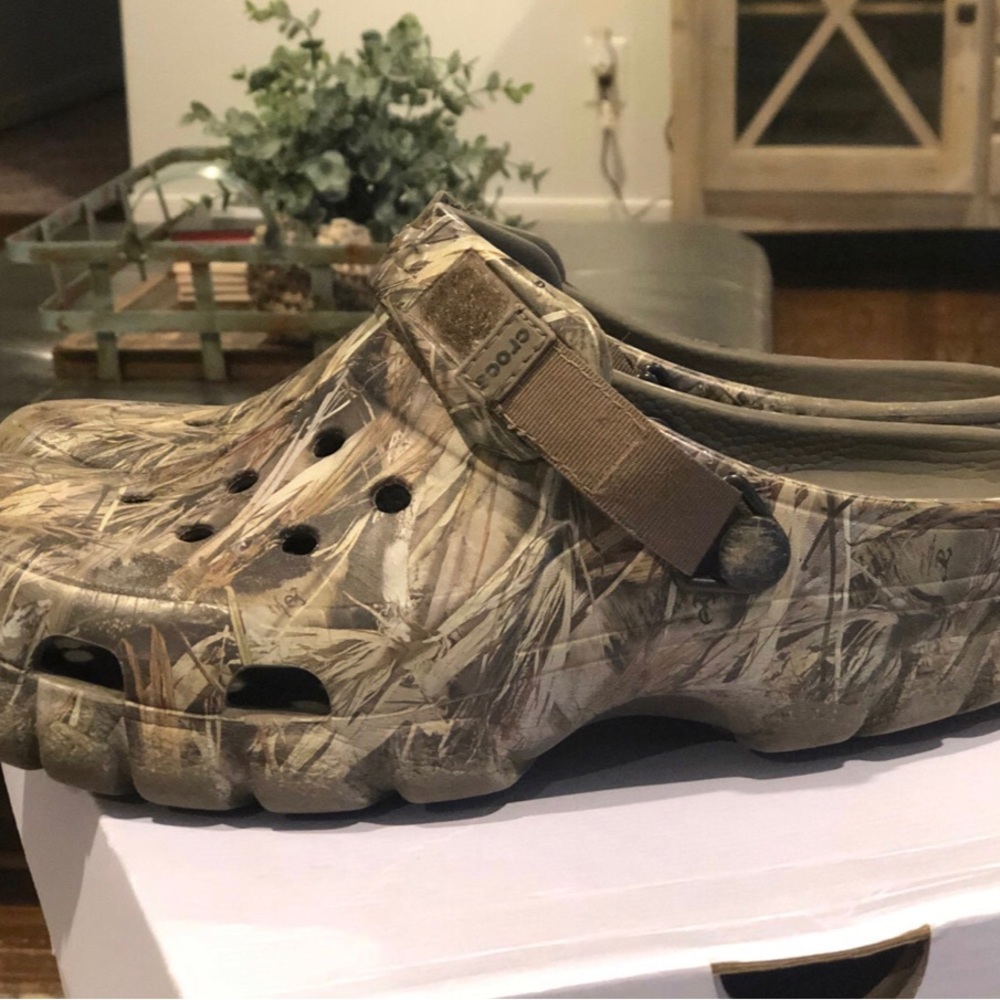Mens/Women's camo Crocs
